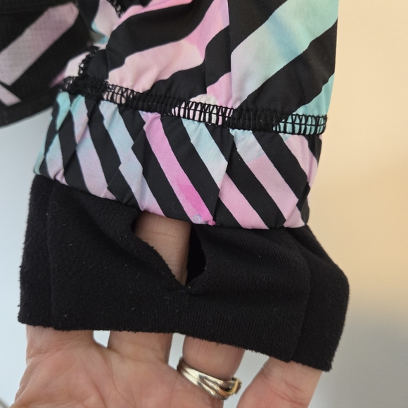Ivivva by Lululemon Girls 14 Windbreaker Jacket  Thumbholes Pastel Geometric - Picture 9 of 10